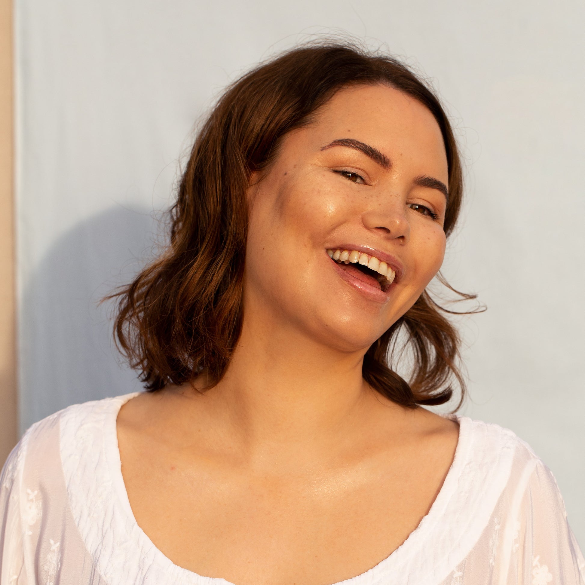 OMni Radiant Zinc Sheer Coral natural multi-use balm for dry lips and skin, highlighter on cheeks #6