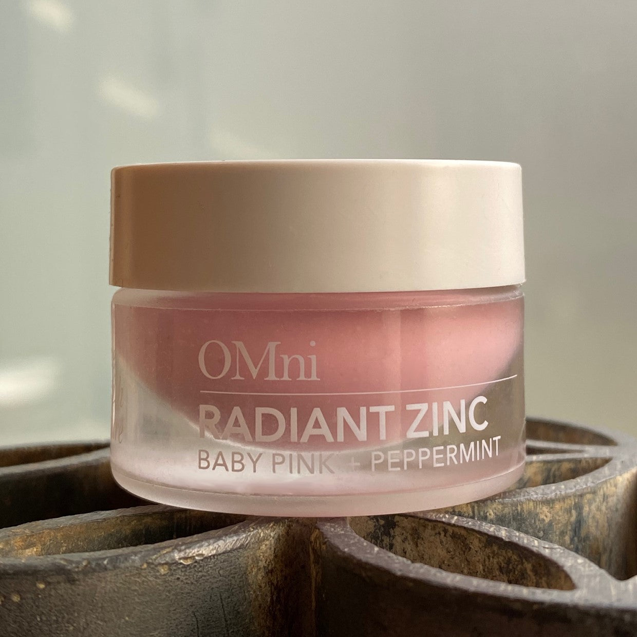 OMni Radiant Zinc Baby Pink natural multi-use balm for dry lips and skin, highlighter on cheeks #2